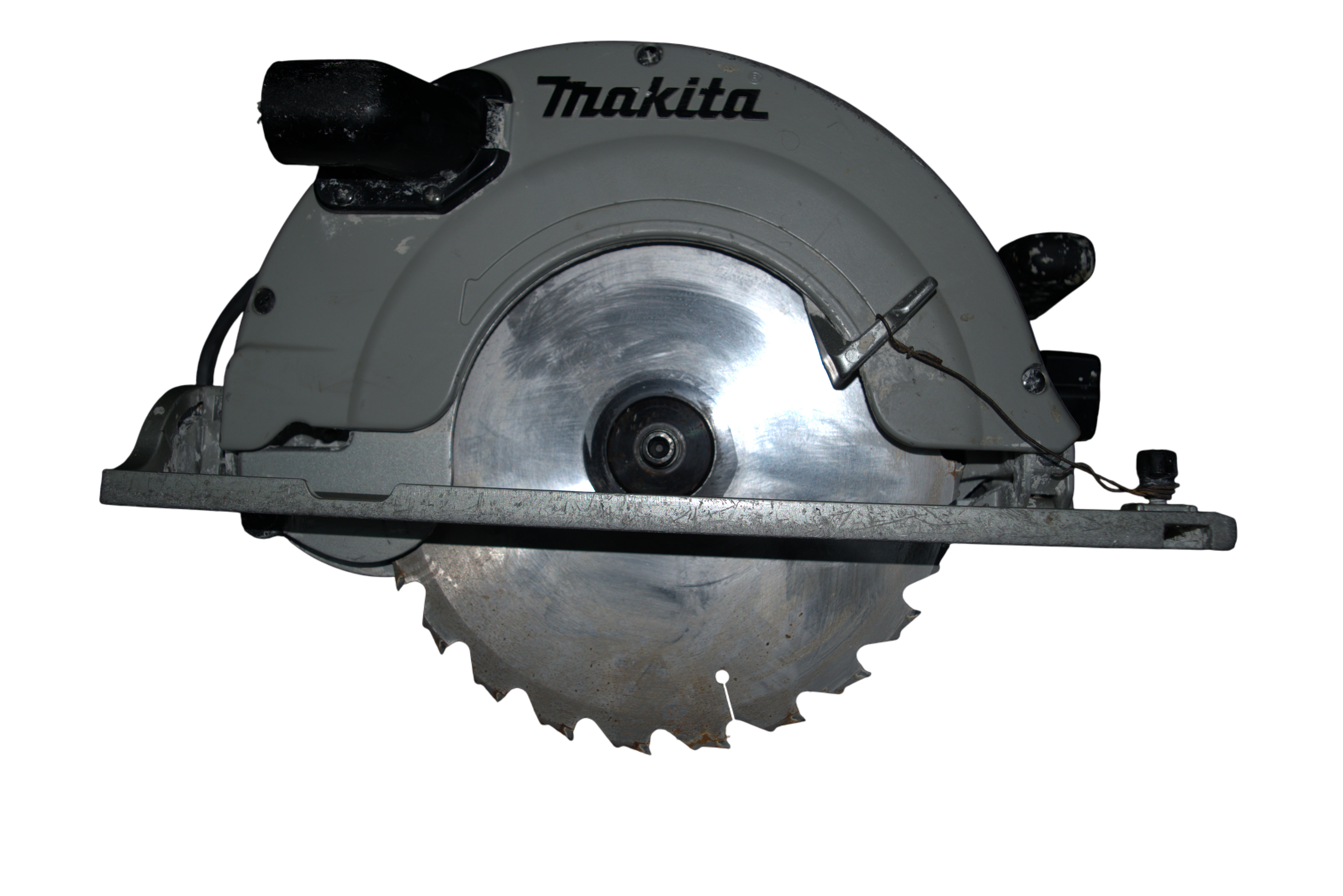 Ferăstrăul Circular Makita 5903R