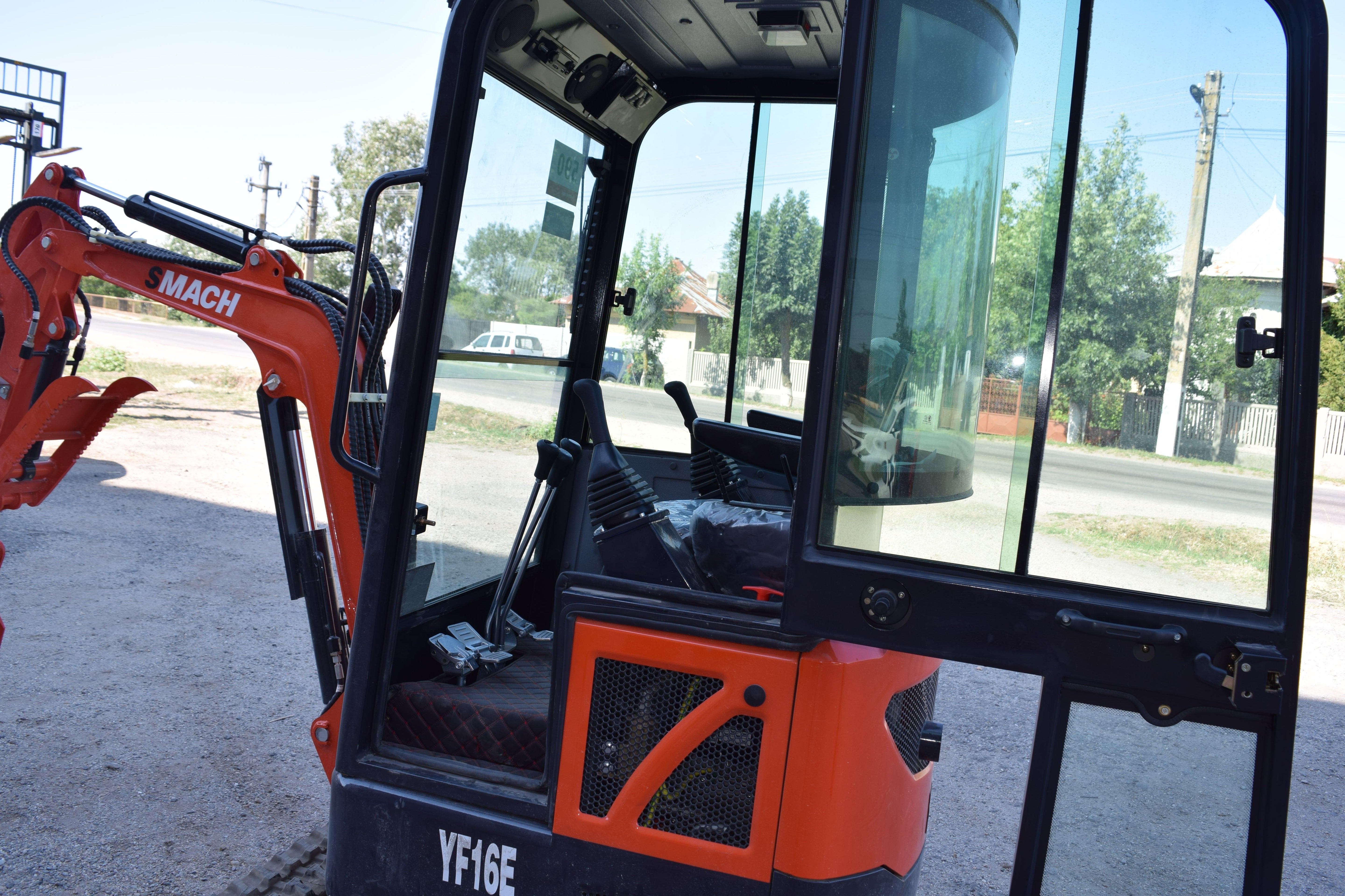 Miniexcavator SMACH YF16E